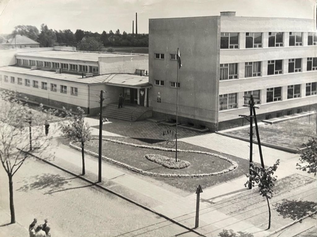 Ukończona budowa Szkoły Podstawowej nr 3 w 1965